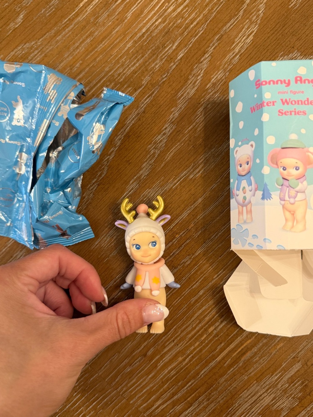 Sonny Angel Winter Wonder Series Reindeer Mini Figure - White/Gold